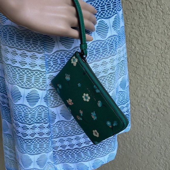 Coach Mystical Floral Corner Zip Wristlet Green Multi - Picture 10 of 13